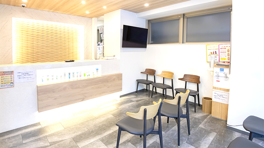 松戸の歯列矯正で人気のCareCure総合歯科松戸の待合室